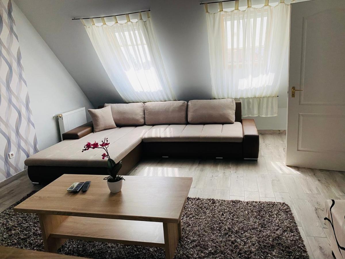 Appartement Tamara Apartman à Hajdúszoboszló Extérieur photo